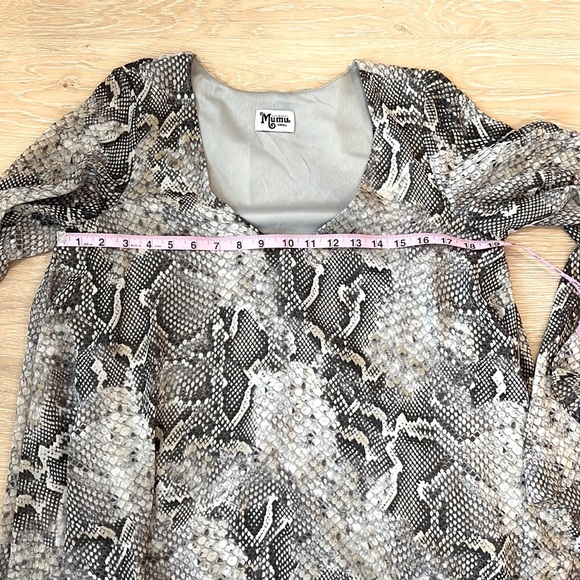 Show Me Your MuMu Long Sleeve Reptile Snake Print Blouse Bell Sleeve V Neck Top - Picture 9 of 12